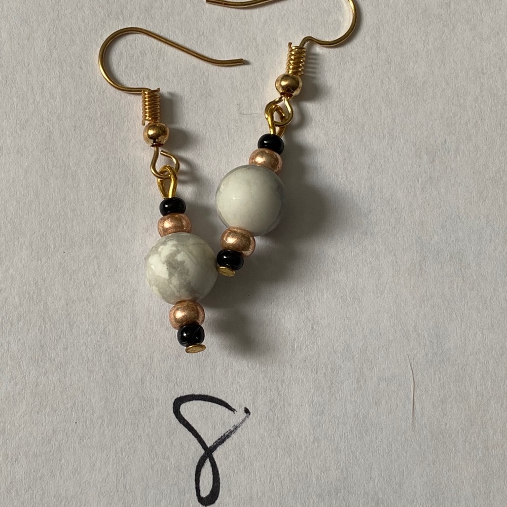 Various earrings - Picture 10 of 14